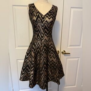 Vince Camuto cocktail black and gold cocktail dress size 0